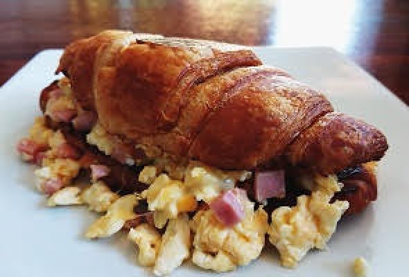 Croissant with egg and ham