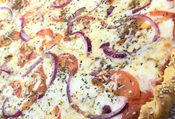 Pizza Tomato & Onion (Medium)